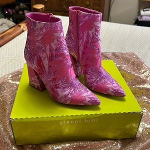 Gianni Bini - practically new fun sparkly Barbiecore booties!